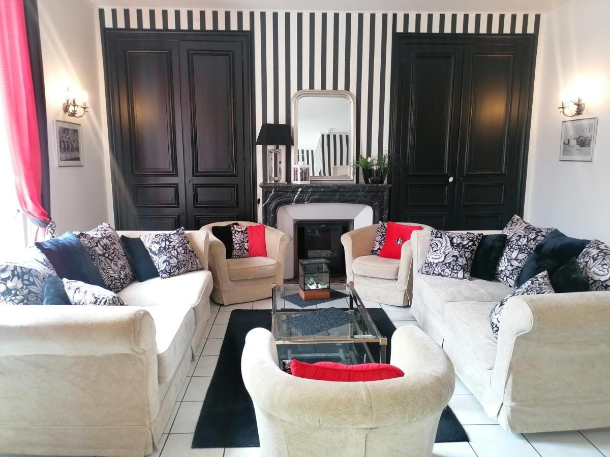 Hotel Le Charleston เลอม็องส์ ภายนอก รูปภาพ