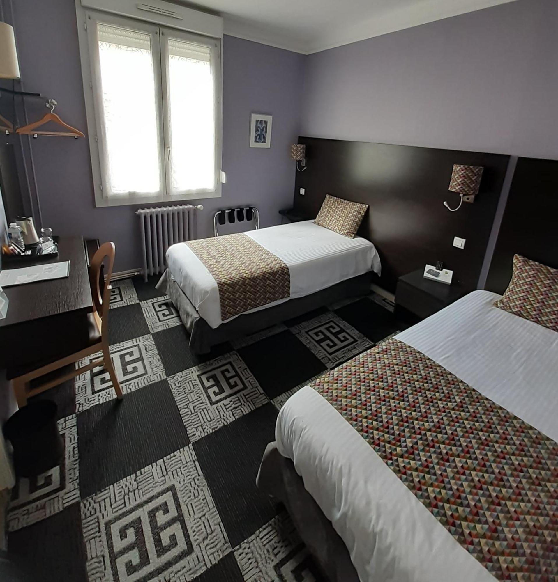 Hotel Le Charleston เลอม็องส์ ภายนอก รูปภาพ